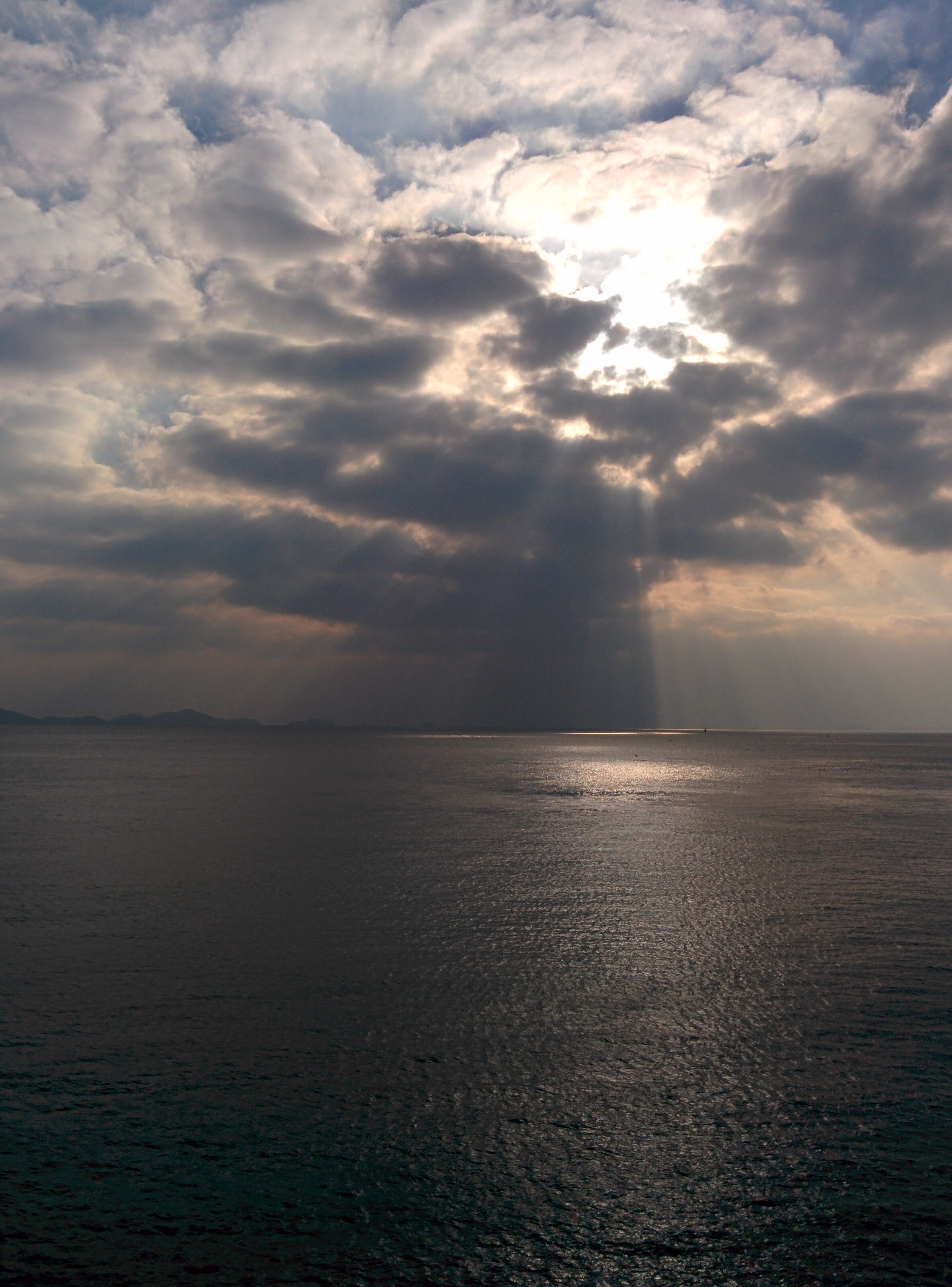 IMG_20151229_152601.jpg 구름사이로 땅끝탑 바다를 비추는 햇살 한줌
