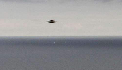 20111012104632081.jpg ‘음모이론의 환상’ 바다에서 찍힌 UFO 