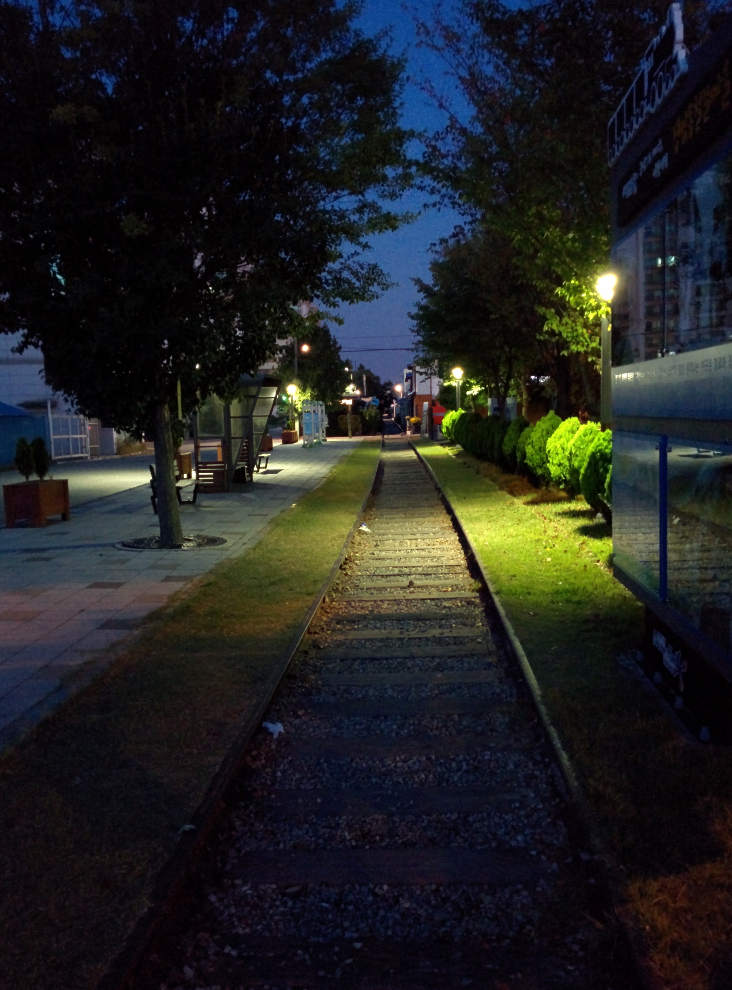 IMG_20151010_060713.jpg 기찻길이 지나가는 군산 경암동 철길마을 새벽 풍경