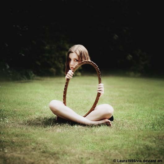 mirrorpic232_59_20130916085704.jpg ‘거울 든 투명 소녀 사진’ 화제와 논란