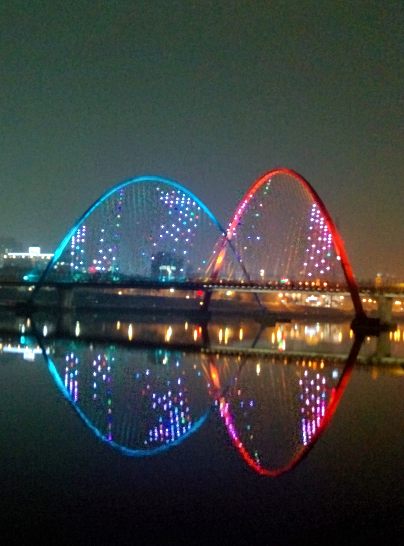 IMG_20141123_182655.jpg 화려한 엑스포다리 야경, 갑천이 물거울!