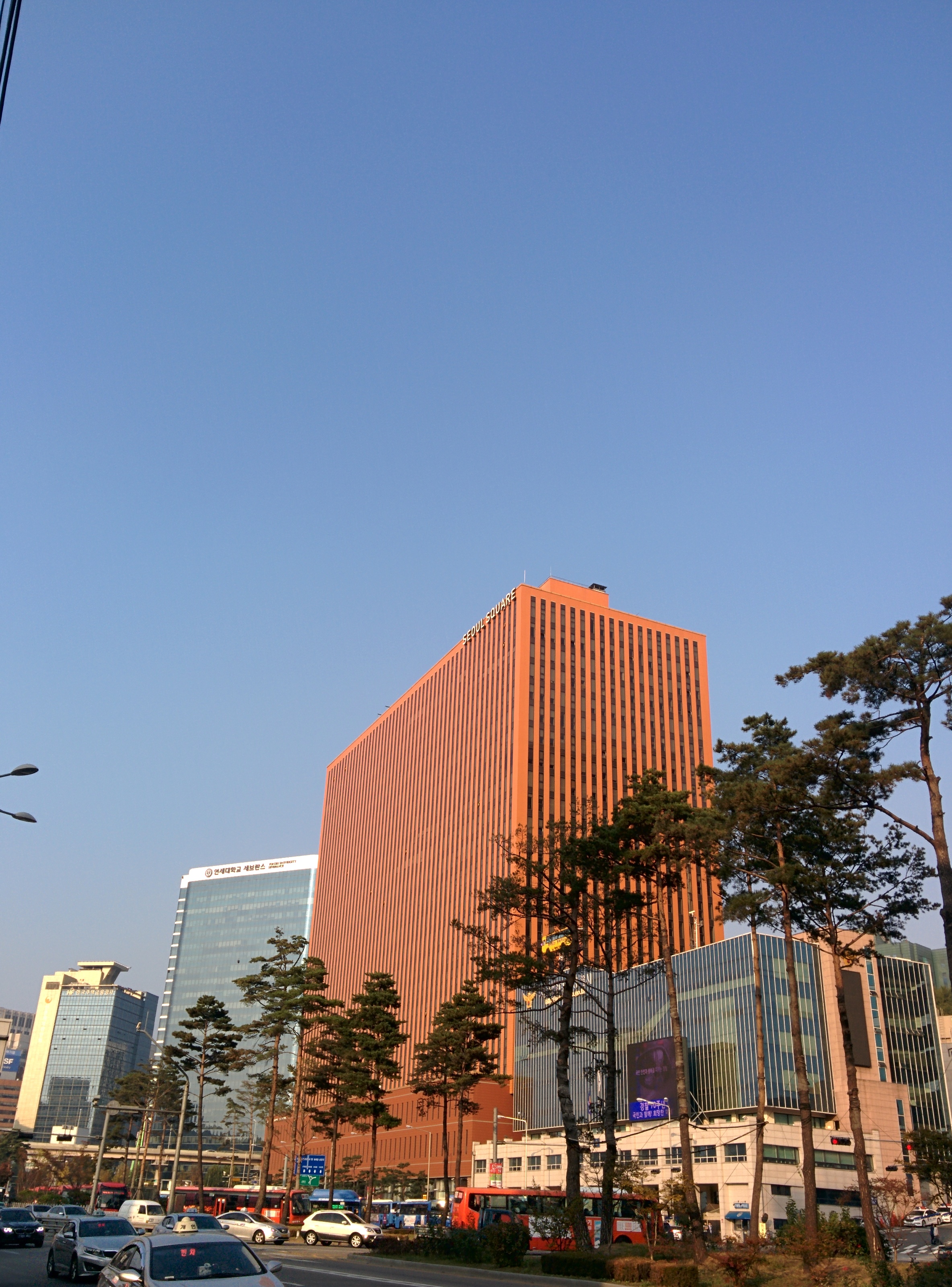 IMG_20151105_153813.jpg 서울스퀘어(구 대우빌딩), 서울역, 역사교과서 국정화지지 노인 집회